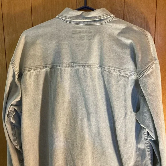 Vintage 90s Denim Button Down Men’s Large Shirt w patch on bottom right wrist 🔥 - Picture 7 of 7